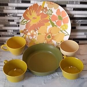 Vintage 1970s Allied Chemicals Lucite plate cups